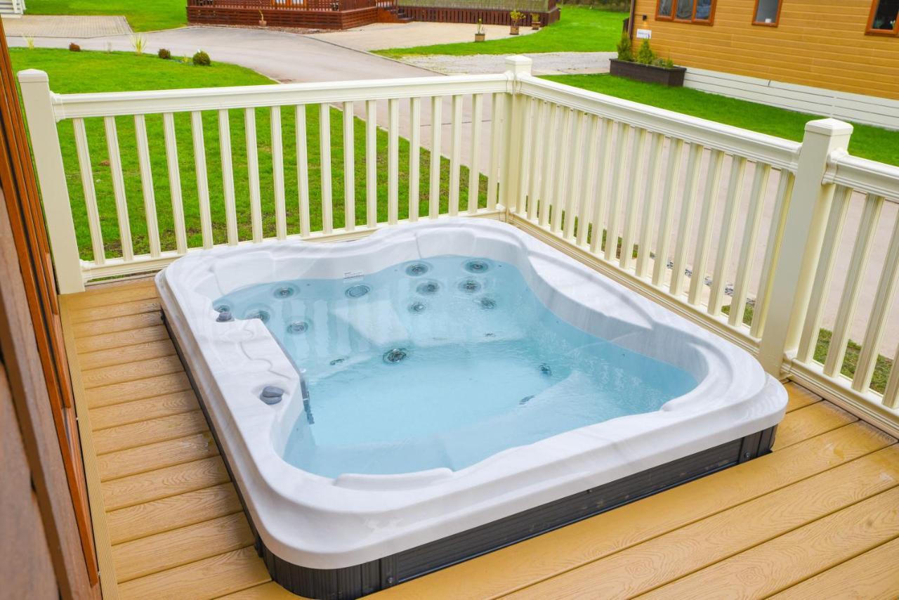 Rowan Lodge With Hot Tub Малтон Екстер'єр фото